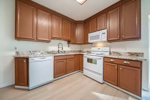 Kitchen - 21857 W Elk Trl, Redding, CA 96003 photo 7 of 7