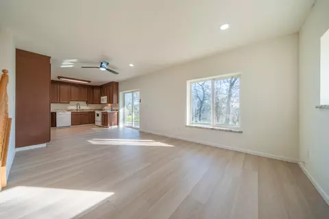 Living - 21857 W Elk Trl, Redding, CA 96003 photo 5 of 10