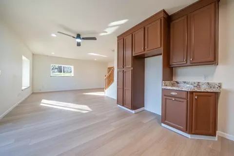Living - 21857 W Elk Trl, Redding, CA 96003 photo 10 of 10