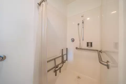 Bath - 21857 W Elk Trl, Redding, CA 96003 photo 4 of 4