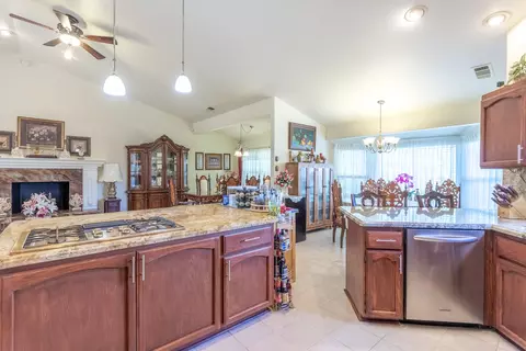 Kitchen - 4368 Wild Flower Way, Redding, CA 96001 photo 5 of 5