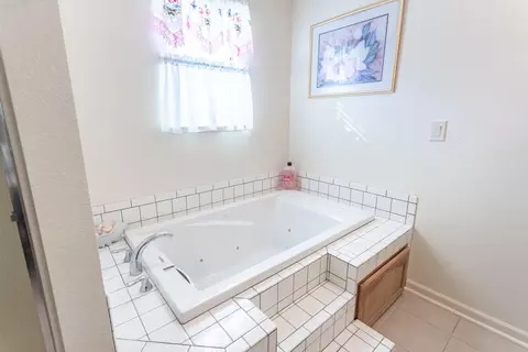 Bath - 4368 Wild Flower Way, Redding, CA 96001 photo 3 of 4