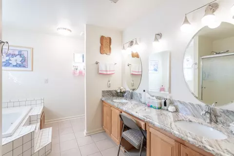 Bath - 4368 Wild Flower Way, Redding, CA 96001 photo 2 of 4