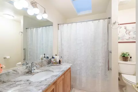 Bath - 4368 Wild Flower Way, Redding, CA 96001 photo 1 of 4