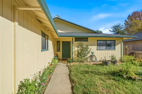 6921 Dennis Ct, Redding, CA 96001 photo 3
