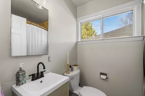 Bath - 1514 Walbridge St, Red Bluff, CA 96080 photo 1 of 1