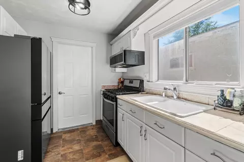 Kitchen - 1514 Walbridge St, Red Bluff, CA 96080 photo 2 of 2