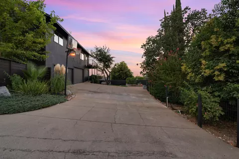 Exterior - 3357 Oakwood Pl, Redding, CA 96001 photo 11 of 14