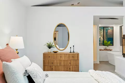 Bedroom - 3357 Oakwood Pl, Redding, CA 96001 photo 4 of 10