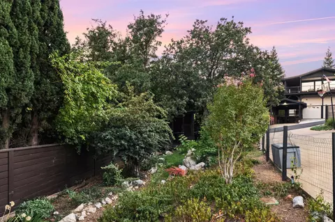 Exterior - 3357 Oakwood Pl, Redding, CA 96001 photo 13 of 14