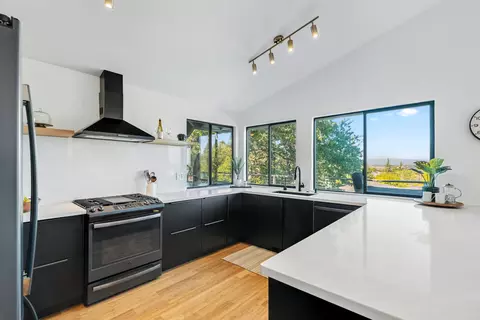 Kitchen - 3357 Oakwood Pl, Redding, CA 96001 photo 4 of 6