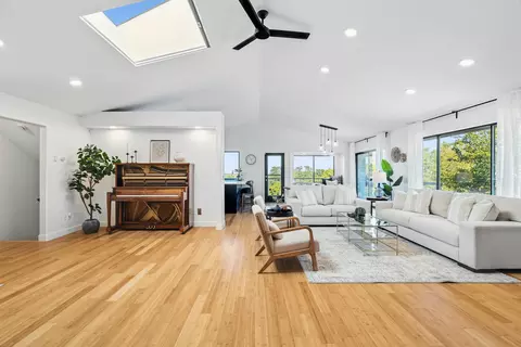 Living - 3357 Oakwood Pl, Redding, CA 96001 photo 6 of 7