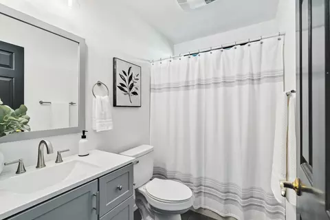 Bath - 3357 Oakwood Pl, Redding, CA 96001 photo 9 of 9