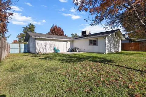 Exterior - 1261 Woodside Meadows Dr, Redding, CA 96002 photo 3 of 7