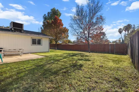 Exterior - 1261 Woodside Meadows Dr, Redding, CA 96002 photo 4 of 7