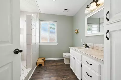 Bath - 3385 Pioneer Ln, Redding, CA 96001 photo 1 of 4