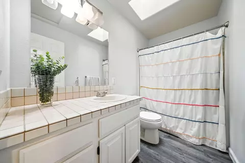 Bath - 3385 Pioneer Ln, Redding, CA 96001 photo 4 of 4