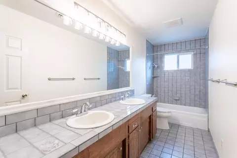 Bath - 1939 Cameo Ct, Redding, CA 96002 photo 2 of 2