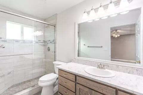 Bath - 1939 Cameo Ct, Redding, CA 96002 photo 1 of 2