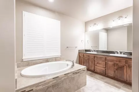 Bath - 3241 Lemurian Rd, Redding, CA 96002 photo 2 of 4