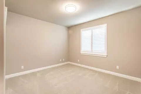 Bedroom - 3241 Lemurian Rd, Redding, CA 96002 photo 6 of 8