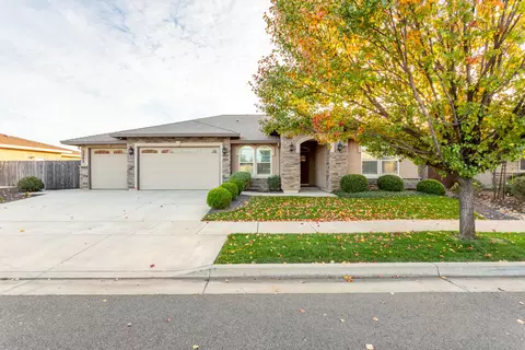 3241 Lemurian Rd, Redding, CA 96002