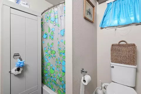 Bath - 7060 Pit Rd, Redding, CA 96001 photo 3 of 5