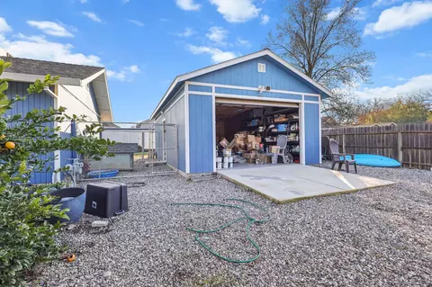 Exterior - 7060 Pit Rd, Redding, CA 96001 photo 15 of 16