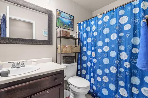 Bath - 7060 Pit Rd, Redding, CA 96001 photo 1 of 5