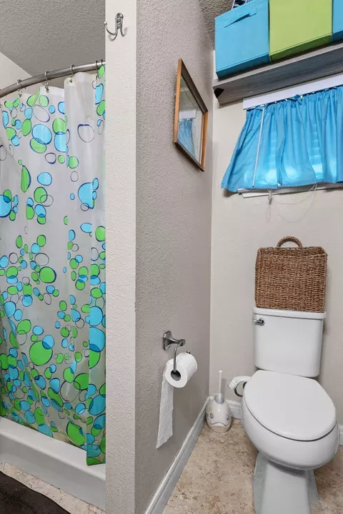 Bath - 7060 Pit Rd, Redding, CA 96001 photo 4 of 5