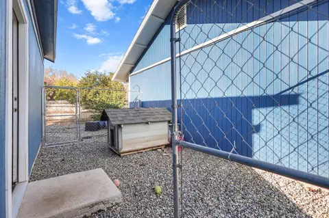 Exterior - 7060 Pit Rd, Redding, CA 96001 photo 12 of 16
