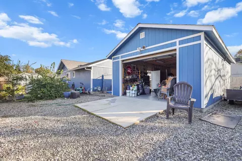 Exterior - 7060 Pit Rd, Redding, CA 96001 photo 14 of 16