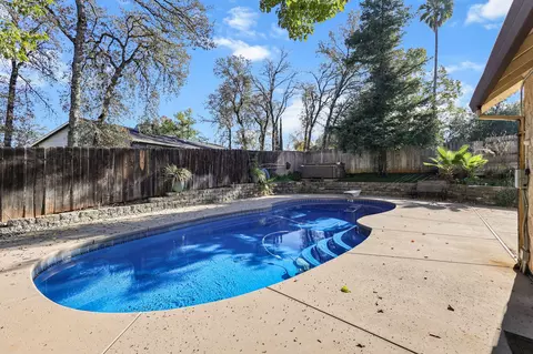 2795 Carolee Ct, Redding, CA 96002 photo 2