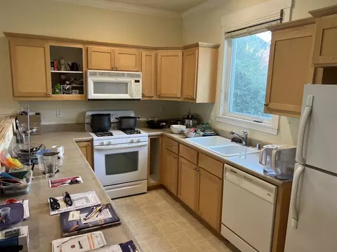 Kitchen - 804 Kite Ln, Redding, CA 96001 photo 1 of 1