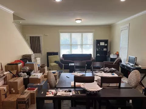Living - 804 Kite Ln, Redding, CA 96001 photo 1 of 1