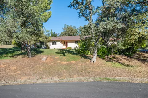 8751 Goldstone Ln, Redding, CA 96001