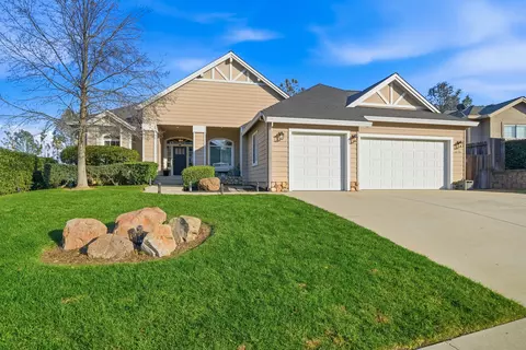 4613 Nantucket Dr, Redding, CA 96001 photo 1