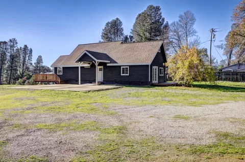 6275 Horseshoe Ln, Anderson, CA 96007