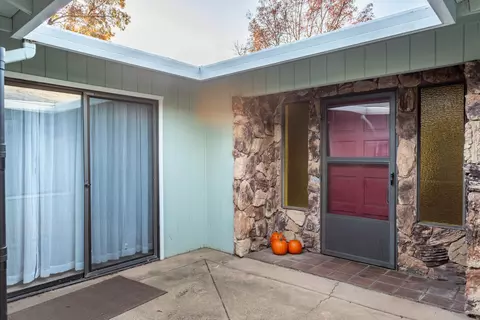 940 Golden Heights Ct, Redding, CA 96003 photo 3