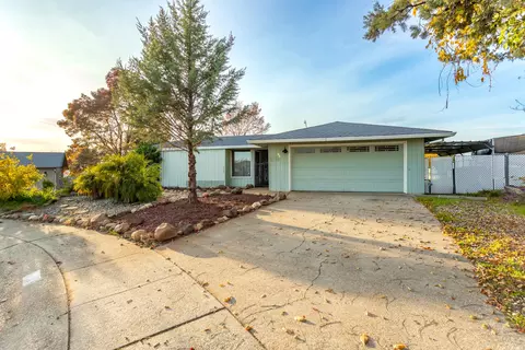 940 Golden Heights Ct, Redding, CA 96003 photo 2
