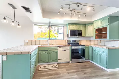 940 Golden Heights Ct, Redding, CA 96003 photo 7