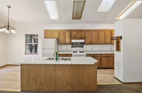Kitchen - 728 Lincoln St, Red Bluff, CA 96080 photo 1 of 2
