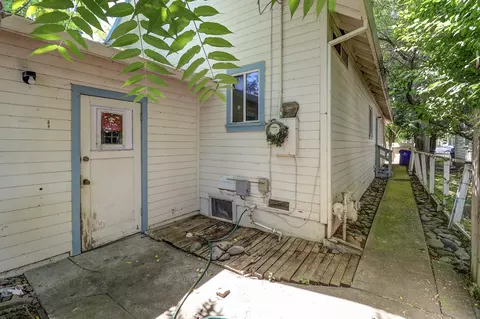 Exterior - 728 Lincoln St, Red Bluff, CA 96080 photo 6 of 7