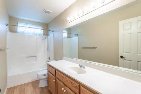 Bath - 774 Springer Dr, Redding, CA 96003 photo 2 of 2