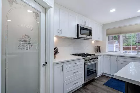 Kitchen - 37105 Sapphire Rd, Burney, CA 96013 photo 2 of 4