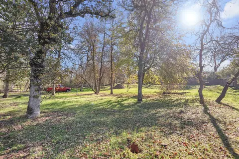 Exterior - 3404 Snavely Dr, Redding, CA 96003 photo 12 of 28