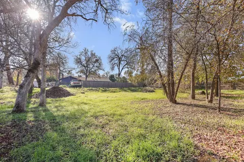 Exterior - 3404 Snavely Dr, Redding, CA 96003 photo 13 of 28