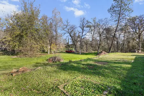 Exterior - 3404 Snavely Dr, Redding, CA 96003 photo 14 of 28