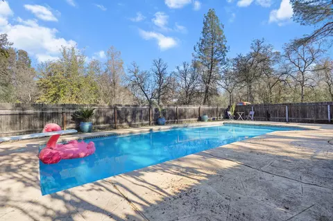 Exterior - 3404 Snavely Dr, Redding, CA 96003 photo 10 of 28