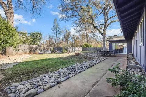 Exterior - 3404 Snavely Dr, Redding, CA 96003 photo 5 of 28